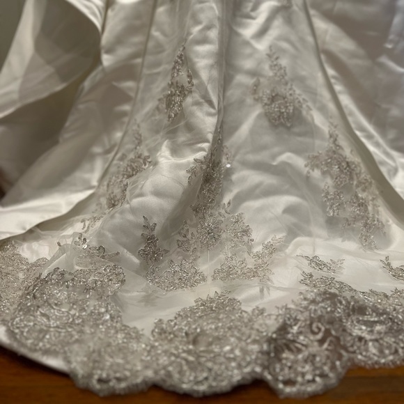 David’s Bridal - Picture 8 of 12